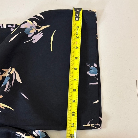 Like NEW Flowy high waist pants Lg - Picture 5 of 5